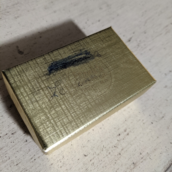 Silver stud earrings - Picture 3 of 4